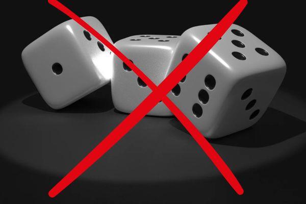 Dựa vào kết quả ba mặt của xúc xắc để tìm người thắng người thua